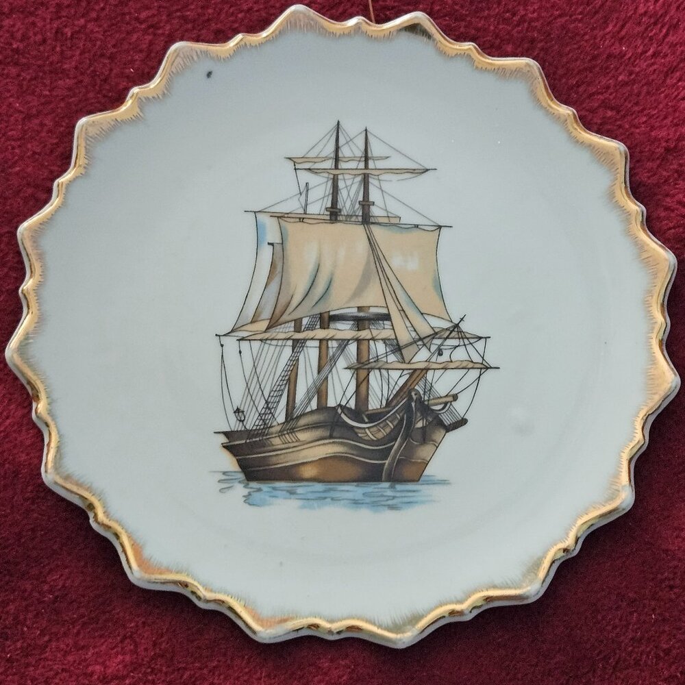1970 retro Japan sailing ship plate hanger on back approx. 7 inches gold trim